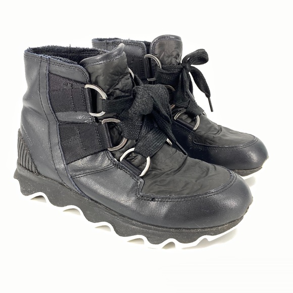 sorel short black boots